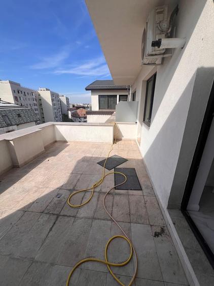 Apartament cu 3 camere semidecomandat în Dorobanți