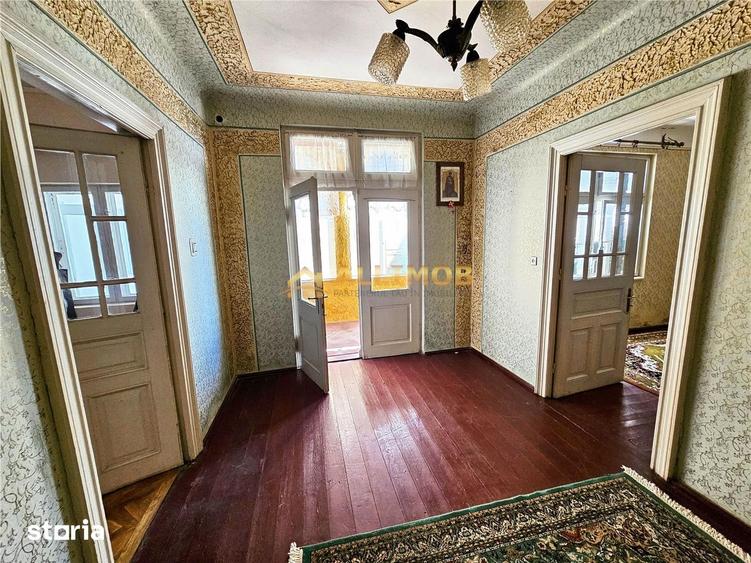 Casă cu 4 camere semidecomandat cu Teren 274 Mp în Ana Ipătescu