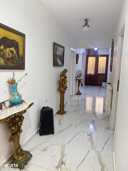 Casă cu 8 camere cu Teren 300 Mp în Ciurea