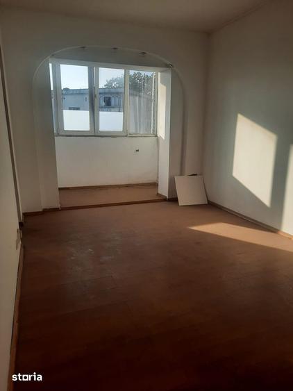 Garsoniera de vanzare cu balcon in Burdujeni - 2