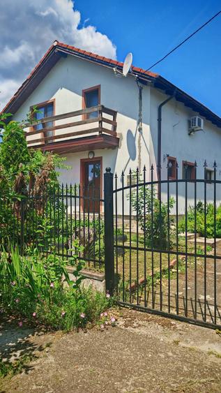 Casă cu Teren 1100 Mp în Buzad