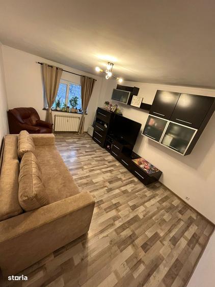 Apartament 2 camere decomandat, etaj 2/4, direct proprietar - 1