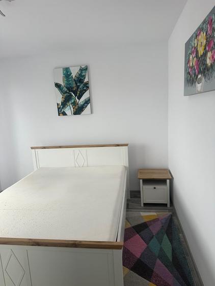 Apartament cu 2 camere semidecomandat, mobilat în Florești