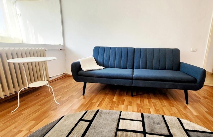 Apartament cu 2 camere semidecomandat, mobilat în P-ța Universității