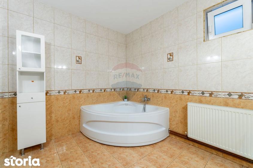 Casă cu 3 camere cu Canalizare în Șega