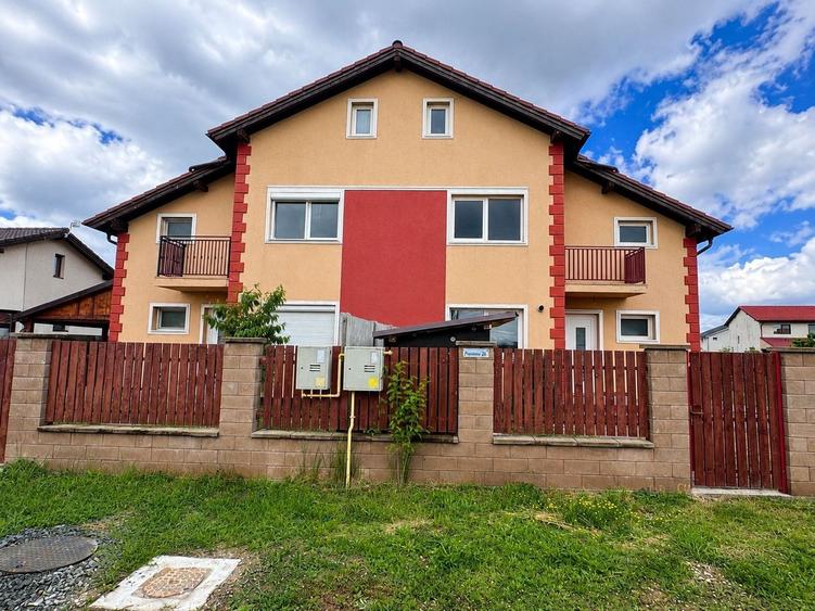 Duplex cu 5 camere cu Canalizare în Moșnița Nouă