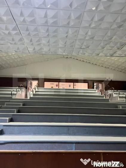 Spațiu comercial, de 900 mp, în Semicentral