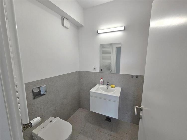 Penthouse cu 3 camere decomandat, mobilat în Semicentral