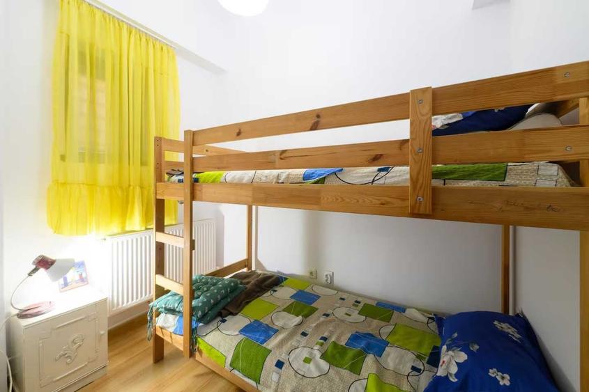 Apartament cu 3 camere decomandat în Moșilor