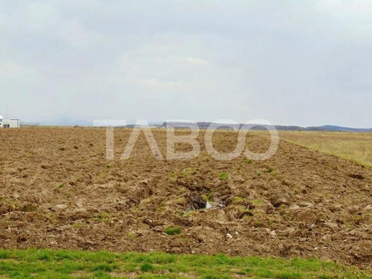 Teren de 20800 mp, în Vest