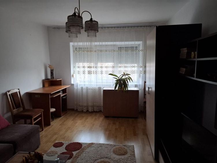 Apartament cu 2 camere decomandat în Broșteni