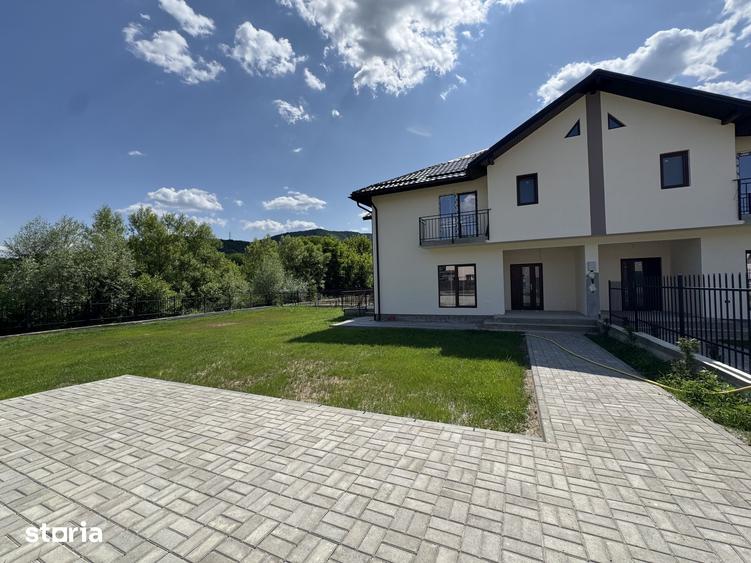 Casă cu 4 camere cu Teren 500 Mp în Bujoreni