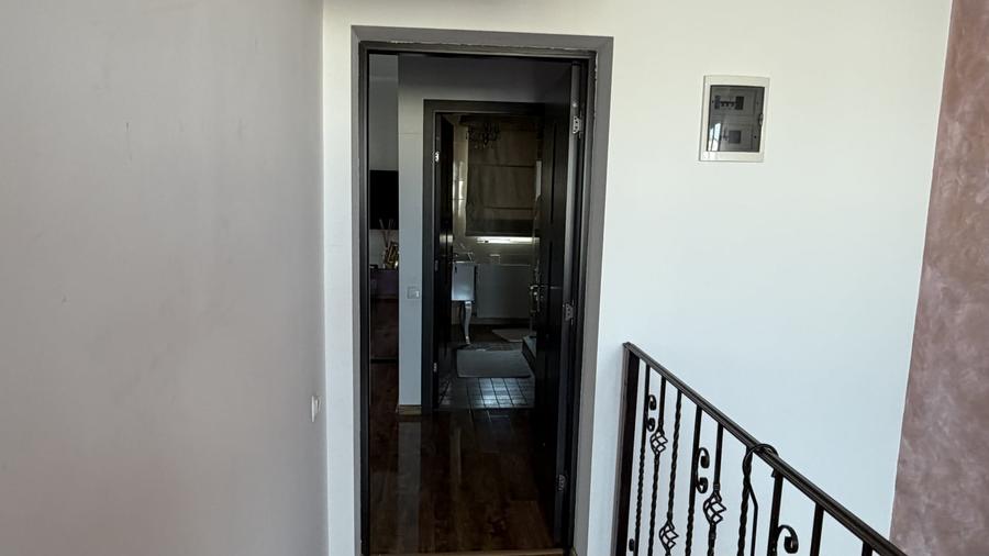 Duplex cu 5 camere cu Canalizare în Roșu
