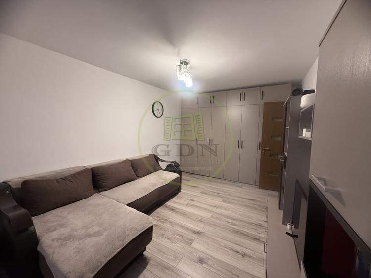 Apartament cu 3 camere decomandat, mobilat în Craiovița Nouă