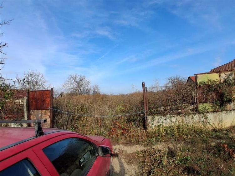 Teren Construcții intravilan de 6250 mp, în Apateu