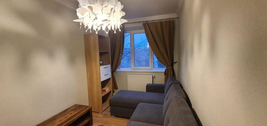 Apartament cu 3 camere semidecomandat, mobilat în Tomis I