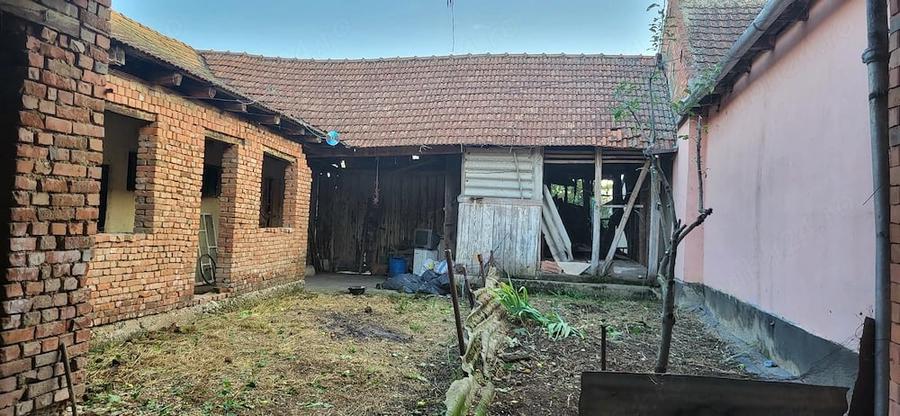 Casă cu Teren 1070 Mp în Berliște