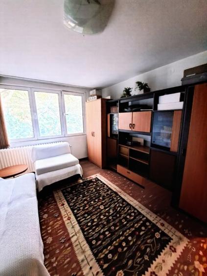 Garsonieră decomandată în Brâncoveanu