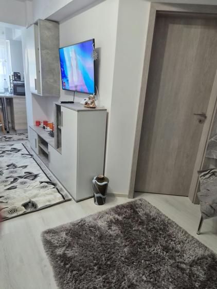 Apartament semidecomandat în Valea Adâncă