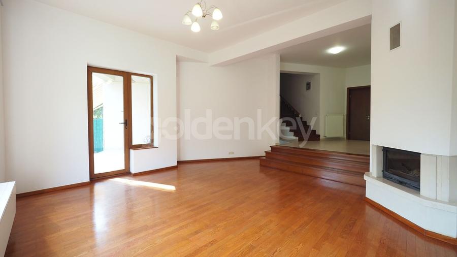 Casă individuală cu 7 camere cu Canalizare în Pipera