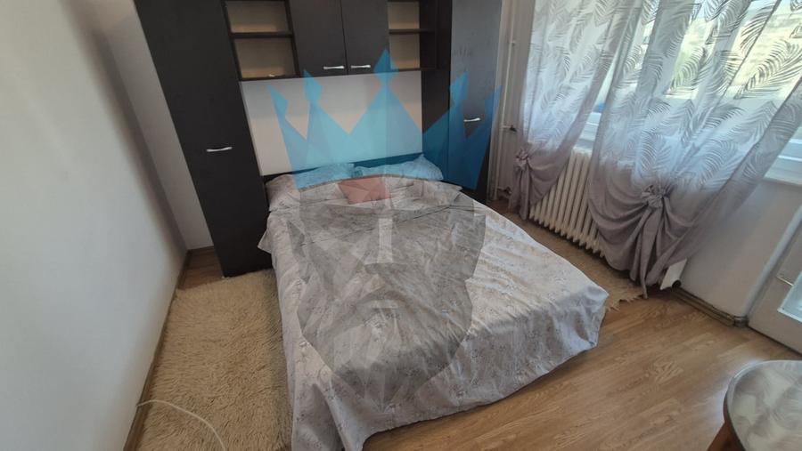 Apartament cu 3 camere decomandat, mobilat în P-ța Unirii