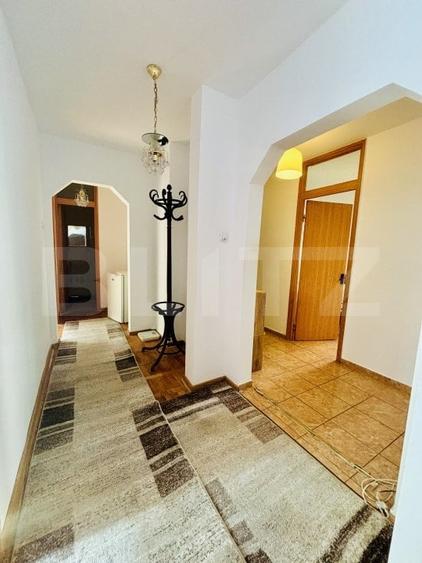 Apartament cu 4 camere decomandat, mobilat în Girocului