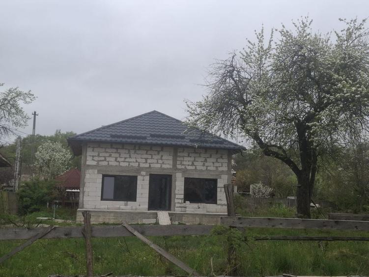 Casă cu 3 camere în Tătărani