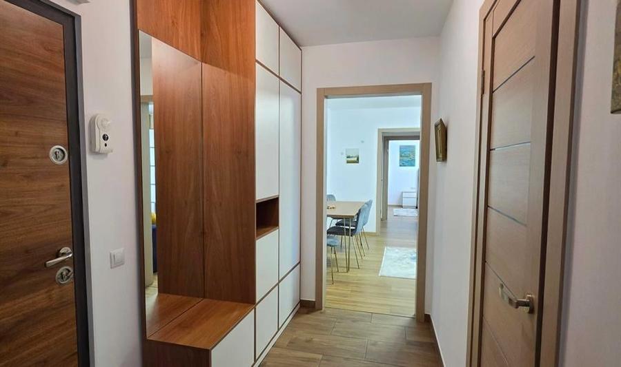 Apartament cu 3 camere semidecomandat în Socola