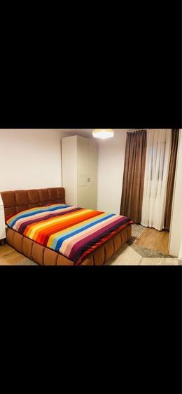 Apartament cu 3 camere decomandat în Roșu