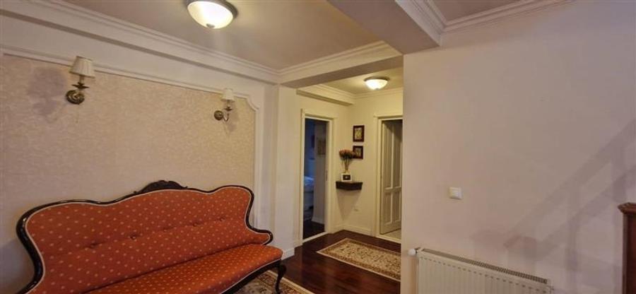 Casă individuală cu 6 camere cu Teren 1725 Mp în Exterior Sud