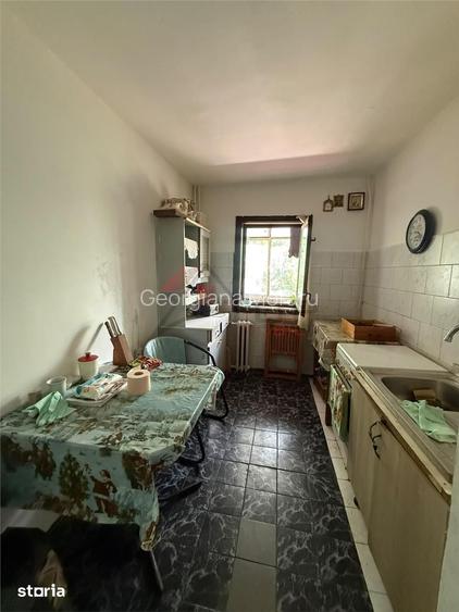 Apartament cu 2 camere decomandat, etajul 2 - Podul de Fier