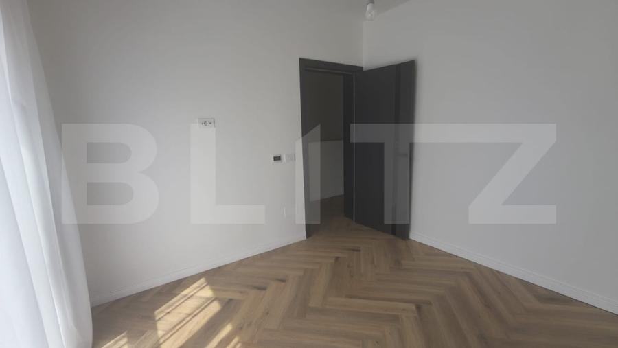 Duplex cu 4 camere cu Canalizare în Bucium
