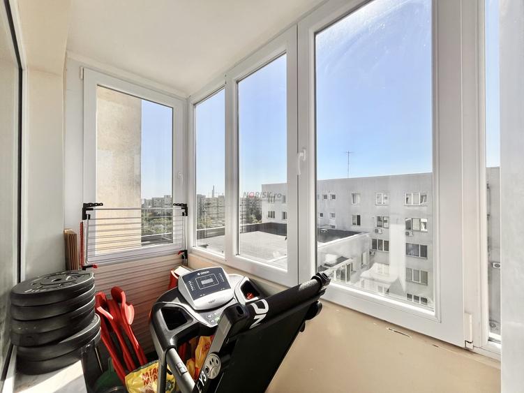 Apartament cu 3 camere semidecomandat, mobilat în Titan
