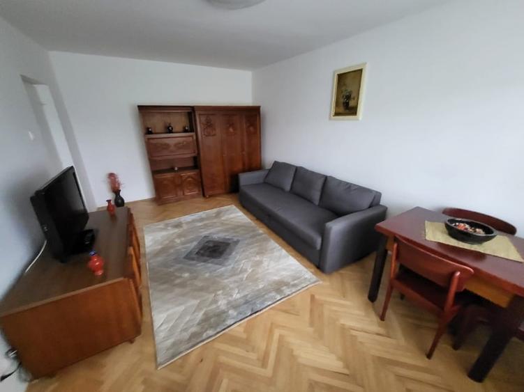 Apartament cu 3 camere decomandat în Politehnica