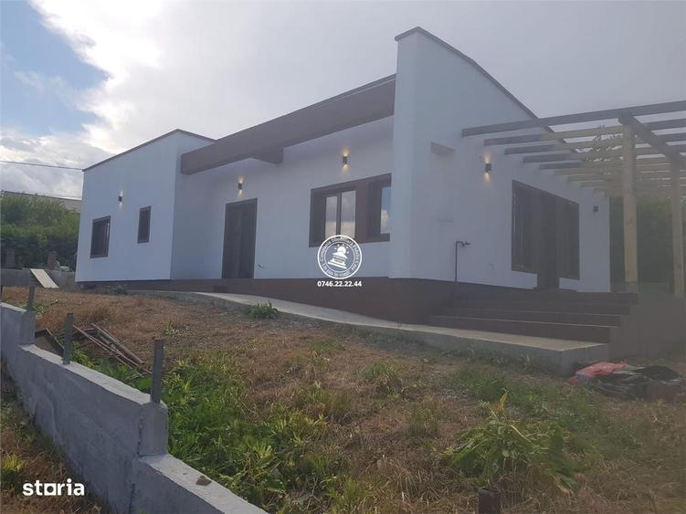 Casă cu 4 camere în Tomești