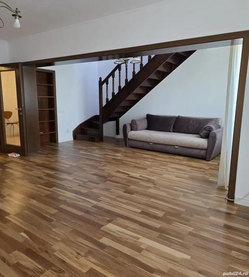 Apartament cu 5 camere decomandat în Aviației