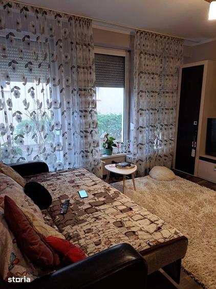 Casă cu 4 camere cu Teren 500 Mp în Central
