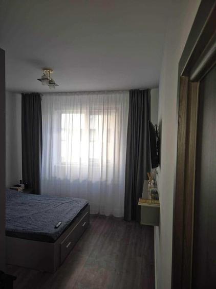 Garsonieră decomandată în Roșu