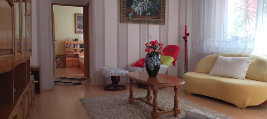 Apartament cu 3 camere semidecomandat în Șagului