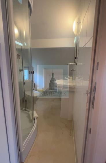 Casă cu 5 camere cu Teren 340 Mp în Central