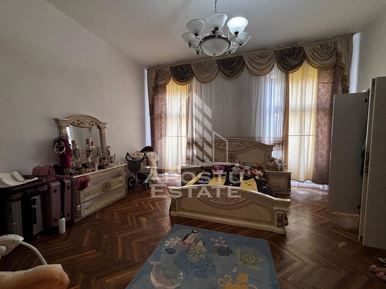 Casă individuală cu 10 camere cu Canalizare în Central