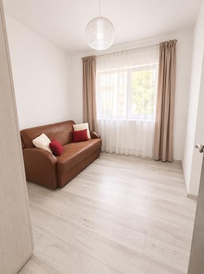Apartament cu 3 camere decomandat în Km 4