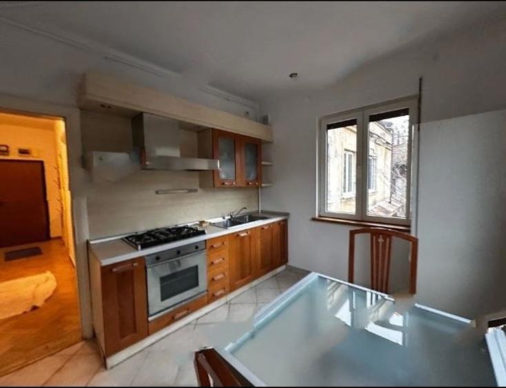 Apartament cu 2 camere decomandat, mobilat în P-ța Rosetti