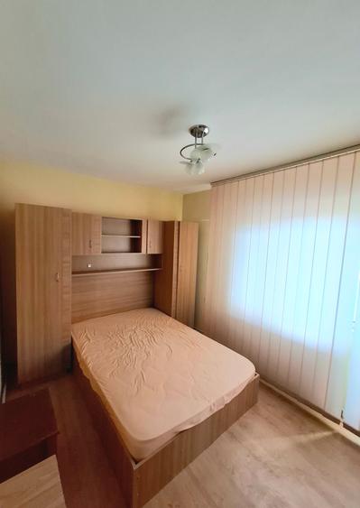 Apartament cu 4 camere decomandat, mobilat în Ultracentral
