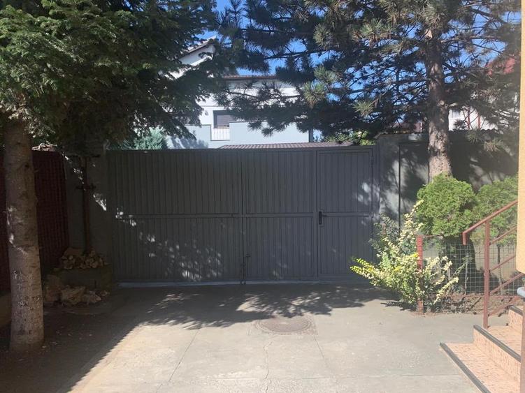 Duplex cu 8 camere cu Canalizare în Prelungirea Ghencea