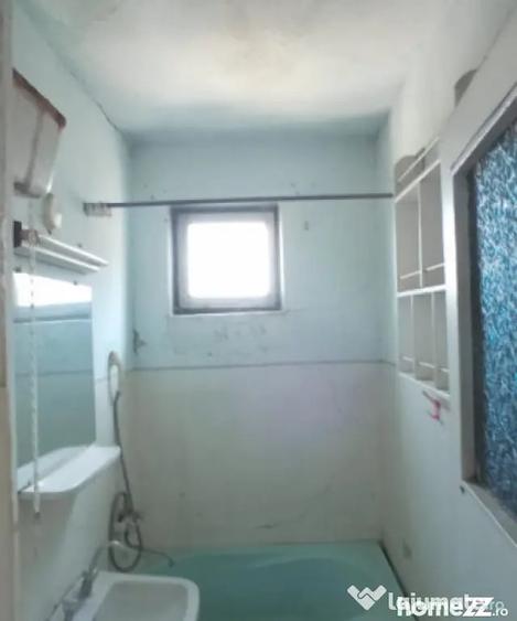 Apartament cu 4 camere semidecomandat în Central