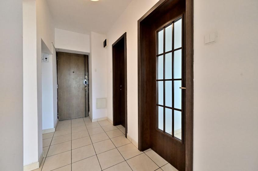 Apartament cu 4 camere semidecomandat în Centrul Civic
