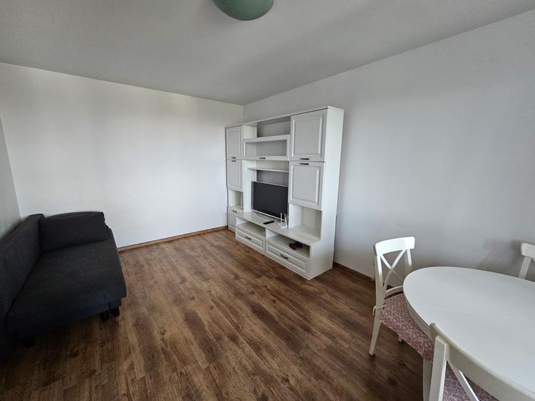 Apartament cu 2 camere decomandat în Titan