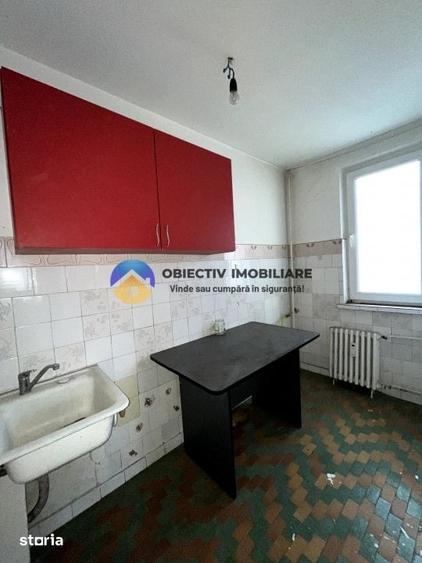 Apartament cu 3 camere decomandat în Est
