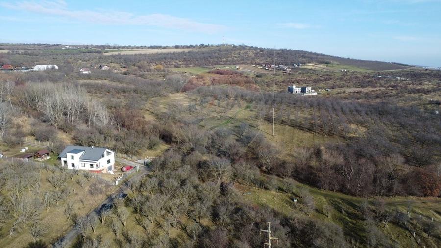 Teren agricol extravilan de 20146 mp, în Dâmbul Rotund